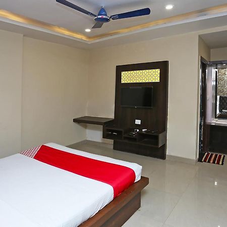 Hotel Oyo Flagship 43897 Redstone à Gwalior Extérieur photo